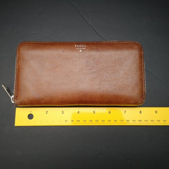 Fossil Genuine Leather Ladies Brown Zipper Closure Wallet - Picture 5 of 8